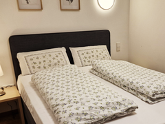 Komfort-Doppelbett im 1. Schlafzimmer